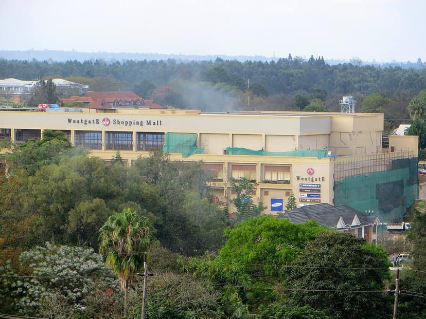 Foto de arquivo: Edifício de vários pisos desaba no bairro de Eastleigh, em Nairobi