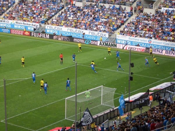 Foto d'archivio: Fábio Silva si distingue nella vittoria del Dortmund contro l'Hoffenheim