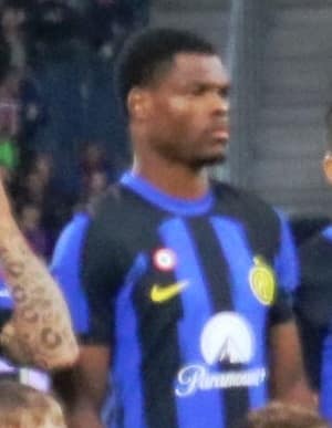 Denzel Dumfries vence no seu debut na La Liga com o Real Madrid