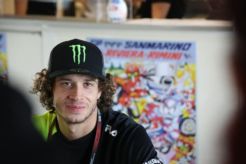 Marco Bezzecchi gana el GP de Indonesia y Martín asume el liderato del campeonato