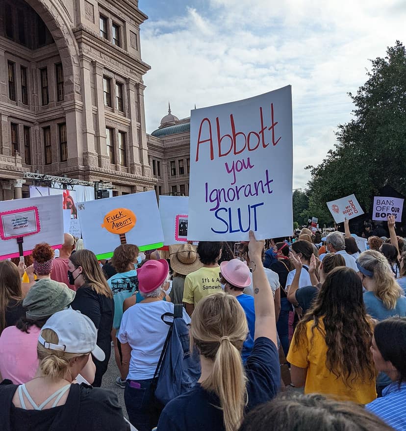 Foto d'archivio: Trump affronta proteste durante il comizio in Texas a favore di Ken Paxton