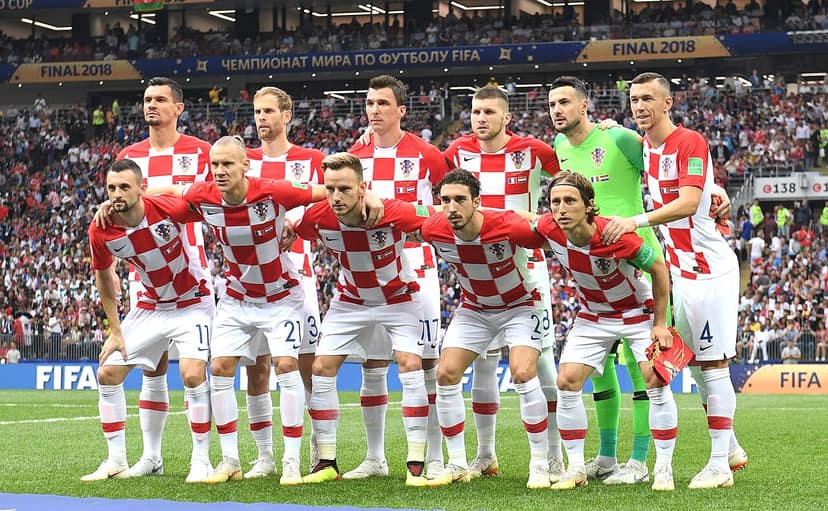 Foto de arquivo: Modric apela aos adeptos para apoiarem a Croácia contra a Espanha após derrota