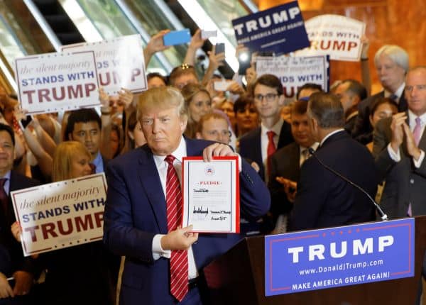 Trump assina decretos para restringir a cidadania por nascimento