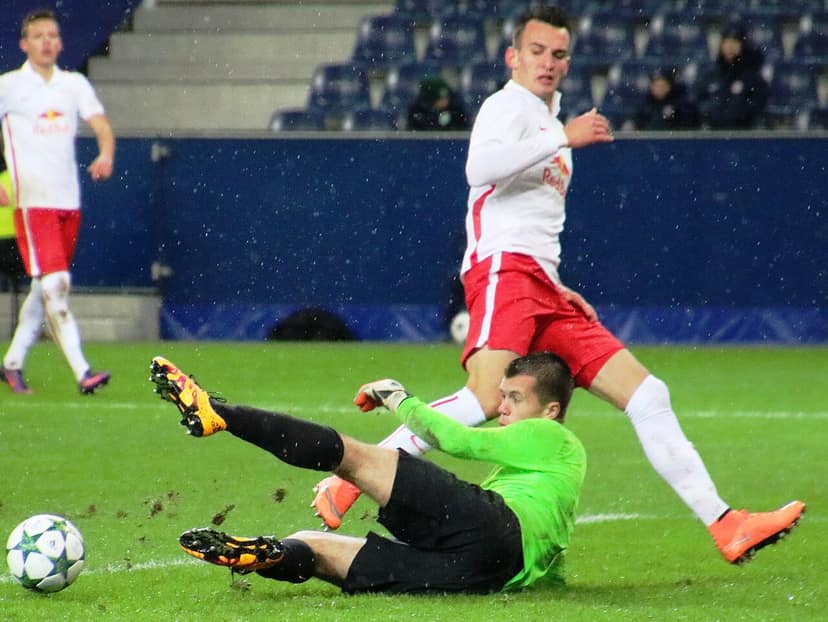 Photo d'archive: Anderlecht bat Kairat Almaty et avance dans les play-offs de la Ligue Europa