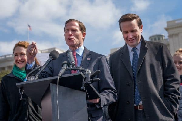 Senatori americani chiedono chiarimenti dopo regalo di anello a Trump da gioiellieri di Anversa