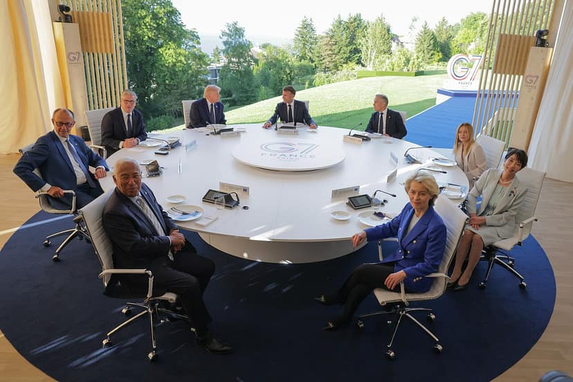 Foto d'archivio: Le nazioni del G7 rilasciano 100 milioni di barili di petrolio e gasolio a seguito dell'aumento dei prezzi
