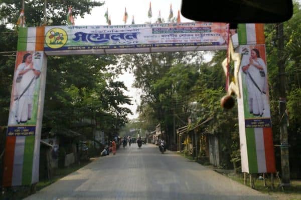 Mamata Banerjee beweert aanval op haar auto nabij Kolkata