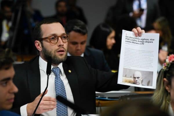 Moraes staat Bolsonaro toe om onder escorte naar de tandarts te gaan
