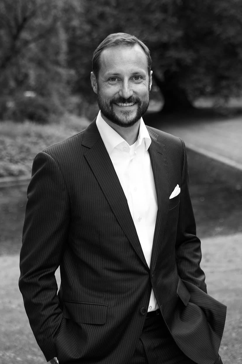 Archieffoto: Noorse koning Haakon en Maria Mena eren overleden koning Harald V