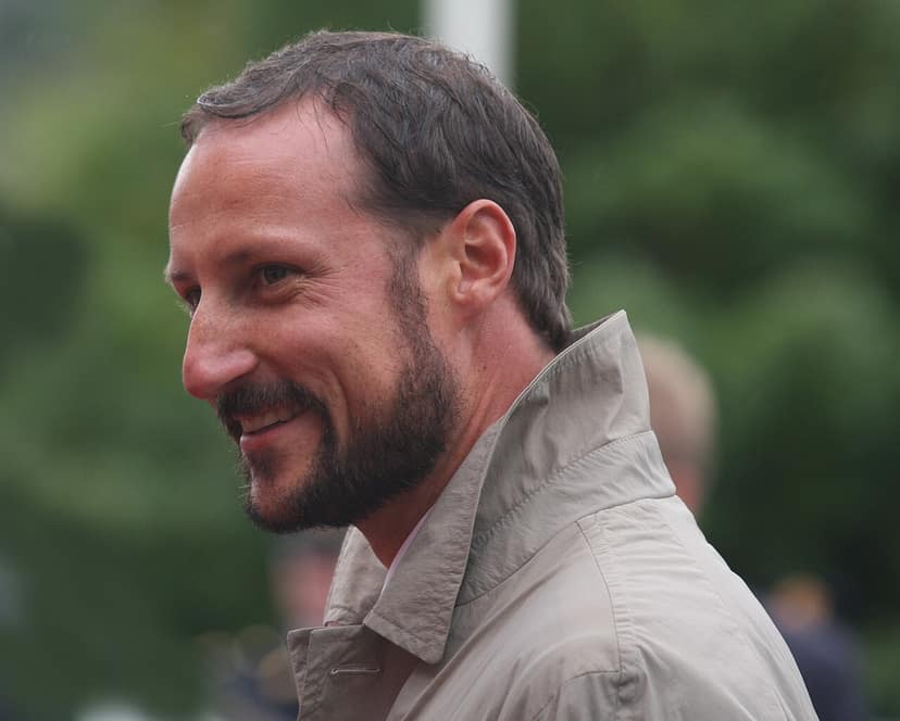 Archieffoto: Noorse koning Haakon en Maria Mena eren overleden koning Harald V