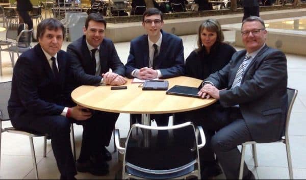 Burnham apresenta planos para descentralização em Inglaterra