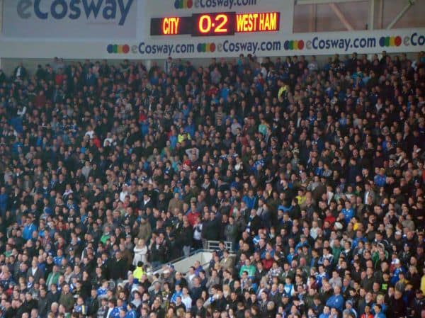 Photo d'archive: Les buts tardifs de Flemming permettent à Burnley de décrocher un match nul contre West Ham
