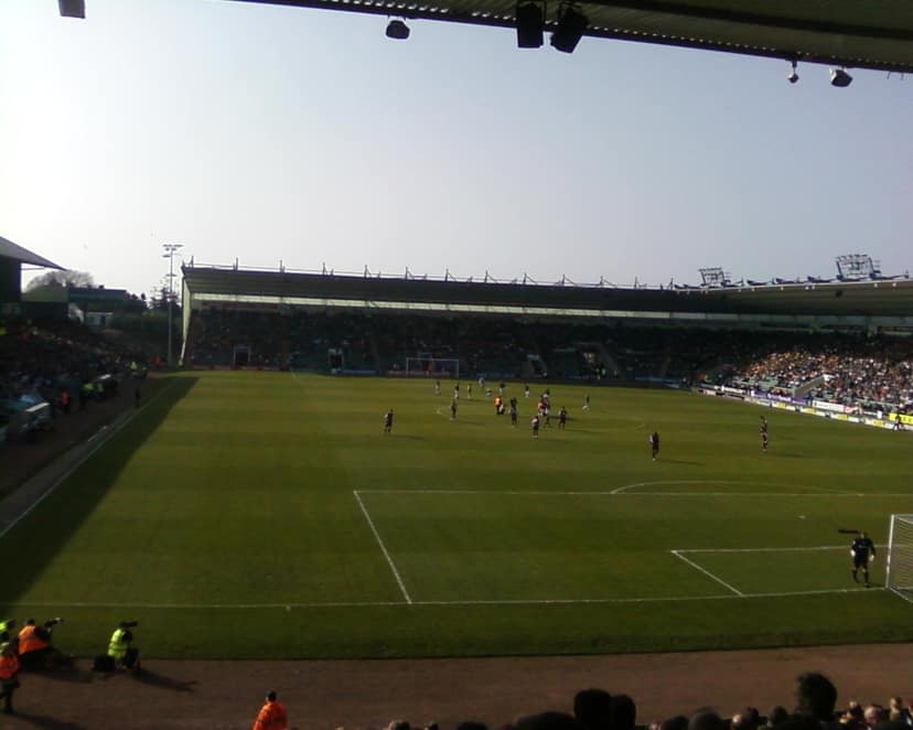 Photo d'archive: Les buts tardifs de Flemming permettent à Burnley de décrocher un match nul contre West Ham
