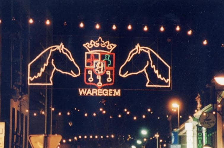 Waregem Koerse com concurso de chapéus e dez corridas