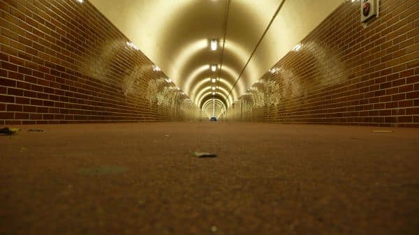 Tunnel découvert sous le grillage frontalier vers la Biélorussie en Lettonie
